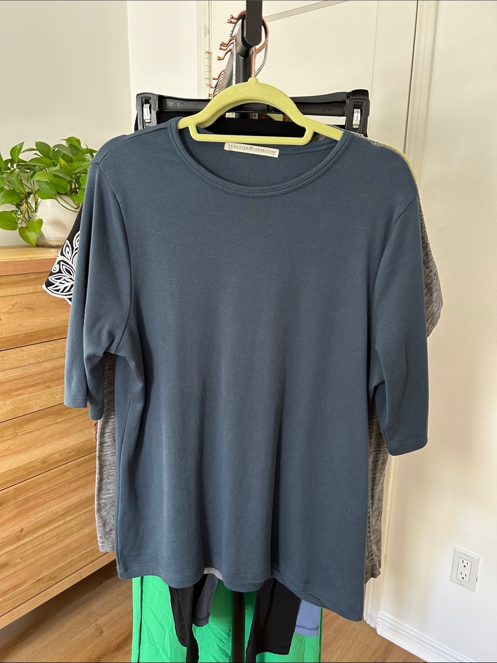 Peruvian Connection 3/4 length top. Size XL. PTP 21”. Navy. Great condition.